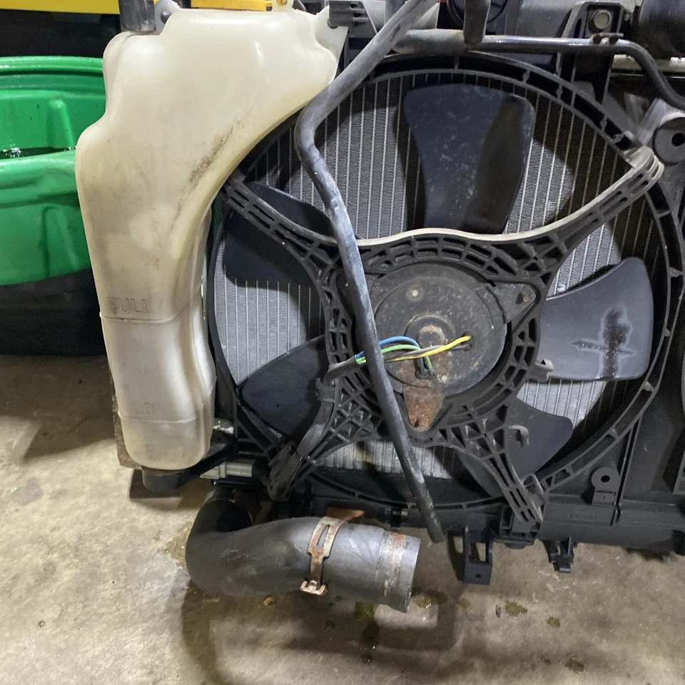 Subaru Impreza Sti 2006 2007 sedán ventilador radiador refrigerante 2,5 OEM Foto 2 de 4