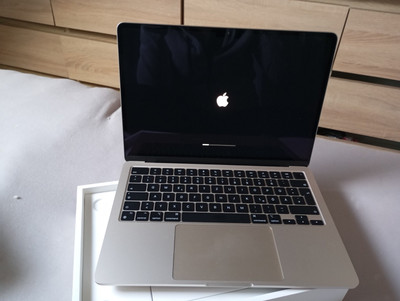 Laptop Apple MacBook Air 13,6'' MXCU3D/A Polarstern Apple M3 Chip mit 8-Core CPU,