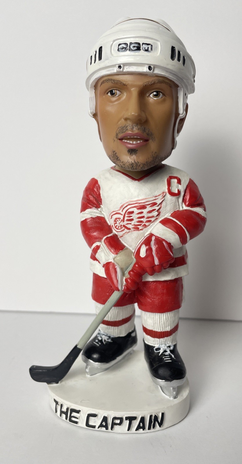 Steve Yzerman "The Captain" Detroit Red Wings Hockeytown NHL Bobblehead Read