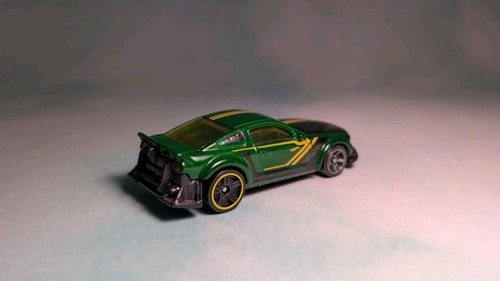 Lotto 4 auto Hot Wheels Ford Mustang 2005 (scala 1:64 - sfuse) - Foto 12 di 17