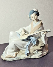 NAO BY LLADRO - ORIENTAL MELODY / GEISHA GIRL PLAYING SHAMISEN - #227 - L/N 1994