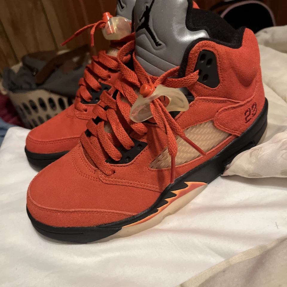 Talla 7.5 - Air Jordan 5 Retro Dunk on Mars W Foto 3 de 4
