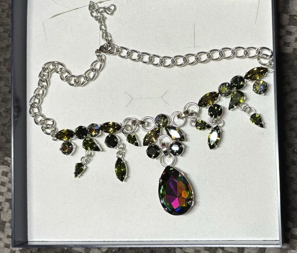 NEU COLLIER HALSKETTE FUNKELND SWAROVSKI STRASSSTEINE grün silber 149€ *015911 - Bild 4 von 4