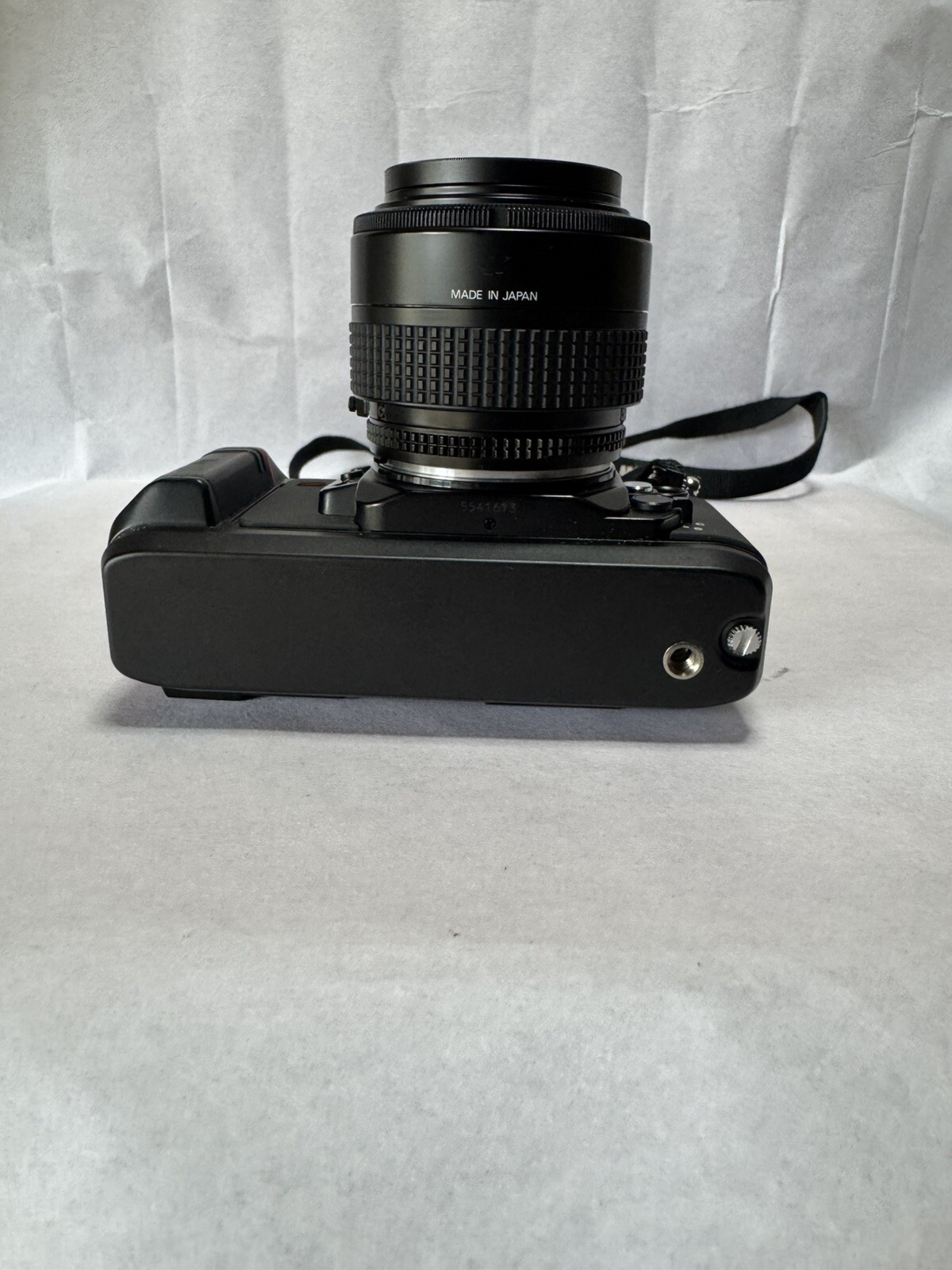 Nikon F-501 35mm SLR Film Camera w/35-70mm f/3.3-4.5 AF Lens Japan