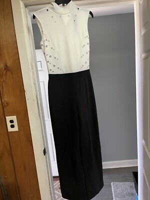 Women's White/Black XOXO sleeveless unlined silver hardware