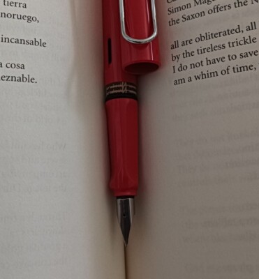Lamy Safari Classic Fountain Red Pen.   Fine Nib / Point.