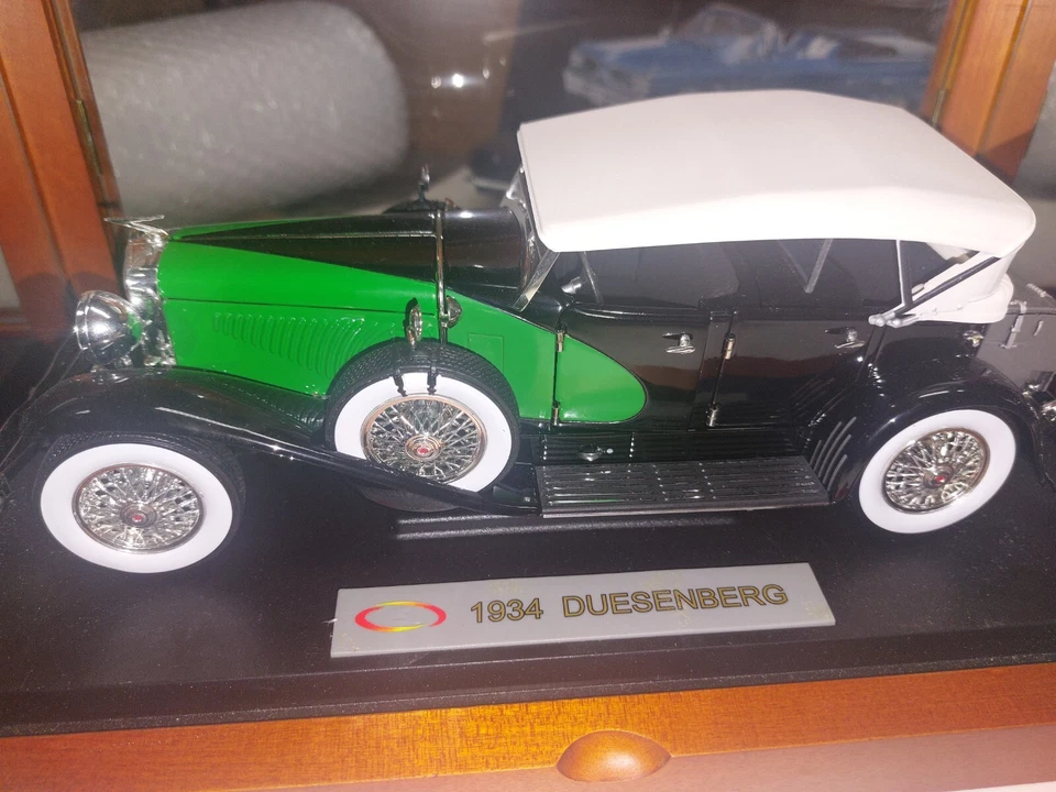 SIGNATURE MODELS 1934 DUESENBERG 1:18 DIECAST & DISPLAY STAND - Image 4 of 4