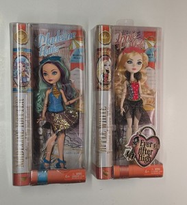 Ever After High: Apple White & Madeline Hatter - Mirror Beach