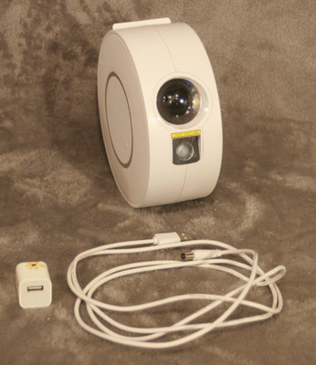 Smart Star Projector with cable and AC adapter See stars on ceiling!! d632