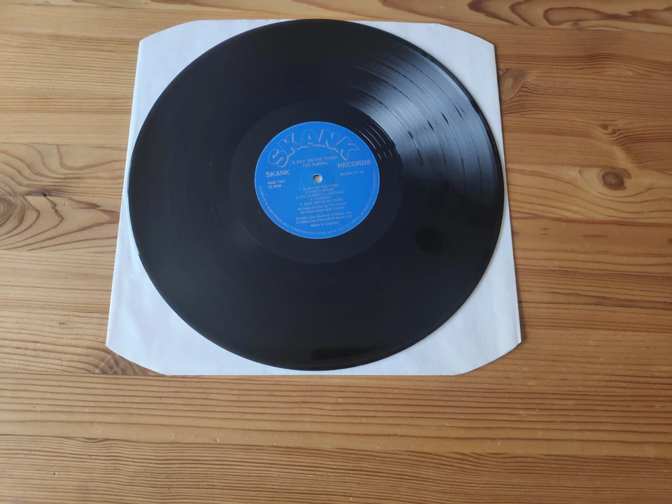 The Burial - "A Day On The Town" - Bild 4 von 4