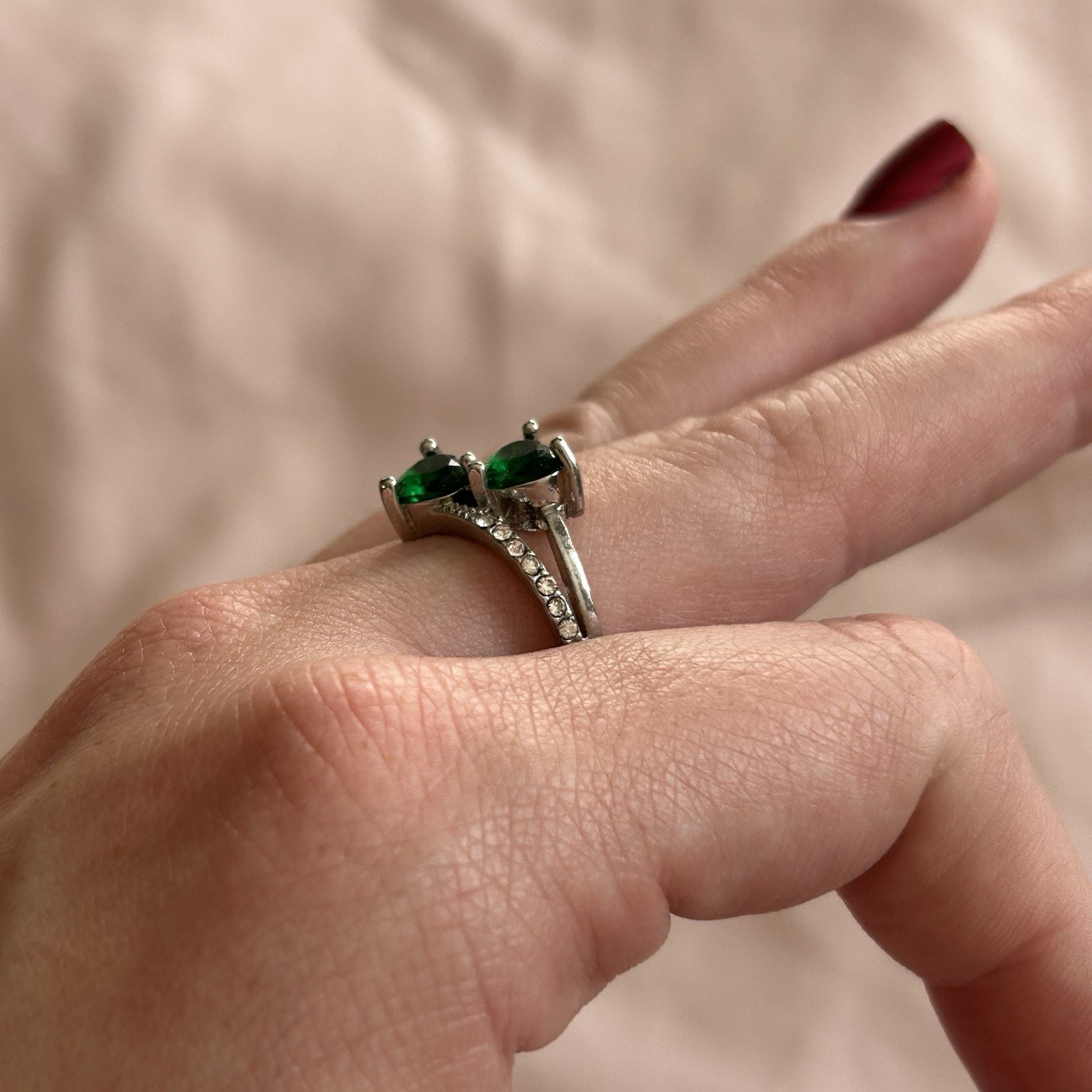Emerald Green Double Heart Statement Ring – Size 7 - image 3