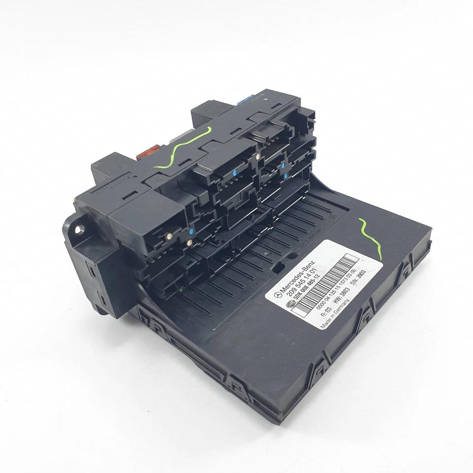 01-09 Caja de fusibles relé módulo SAM delantero Mercedes W209 CLK320 C230 2095451401 FABRICANTE DE EQUIPOS ORIGINALES Foto 2 de 4