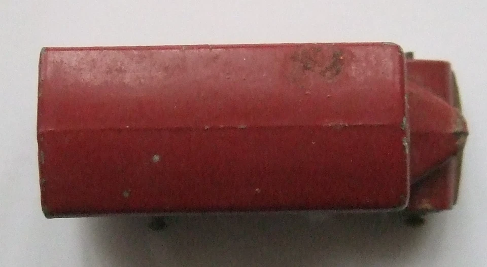 Unmarked base .P789-MATCHBOX LESNEY No17A MAROON BEDFORD REMOVALS VAN. - Image 3 of 4
