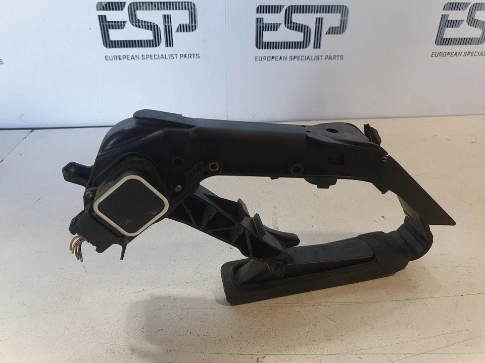 MERCEDES C CLASS PEDAL ASSEMBLY ACCELERATOR PEDAL, P/N A2033000504, W203, SEDAN, - image 4 of 4