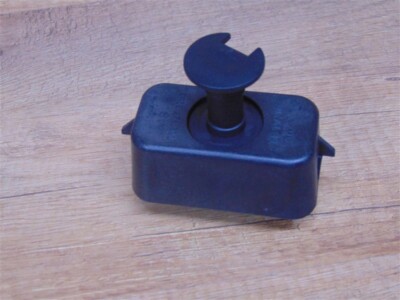 Jack Mount For Mercedes W116 – Front Or Rear (A1166100131)