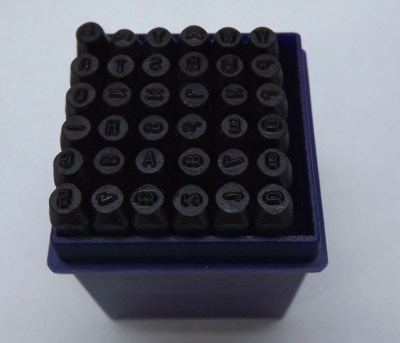 2MM NUMBER AND LETTER PUNCH PLASTIC CASE CAPITAL LETTERS NEW IN BOX 1/8''