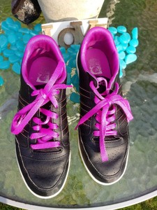 adidas neo schwarz lila