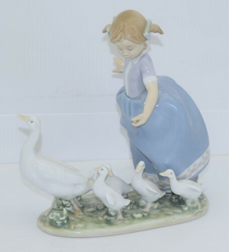 LLADRO Hurry Now #5503 ~ Young Girl Herding Feeding Geese Ducks - Picture 1 of 5