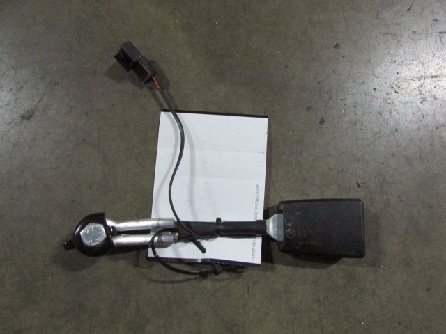 Maserati Granturismo, LH/RH, Left&Right Rear Seat Belt Receiver, Used 80087100
