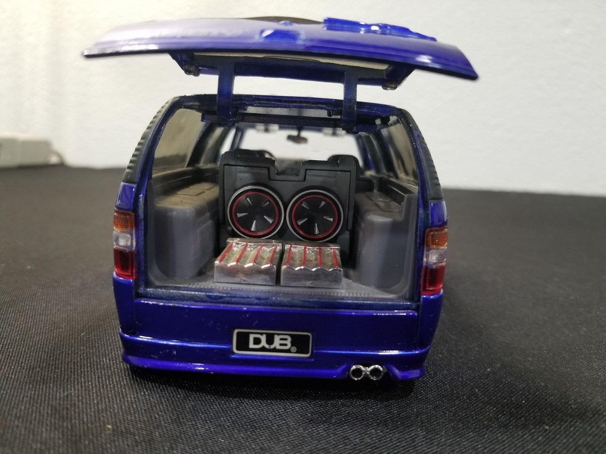 RARE JADA TOYS DUB CITY 2000 CHEVY SUBURBAN SUV 1:24 DIECAST MODEL