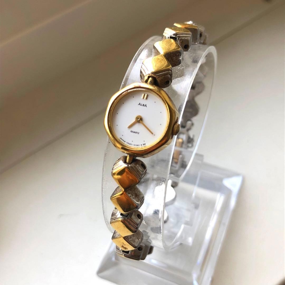 Condition Watch ALBA Decorative Quartz Gold Band Excellent Silver - VintageWatches.PK Condition Watch ALBA Decorative Quartz Gold Band Excellent Silver - vintagewatches.pk