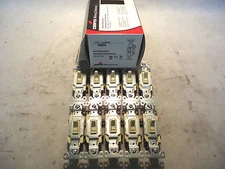 NEW BOX OF 10 COOPER WIRING 1303V 15 AMP 120V IVORY 3-WAY SWITCH