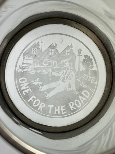 Taza jarra Sheffield English con fondo de vidrio de peltre "One for the Road" - Imagen 1 de 7