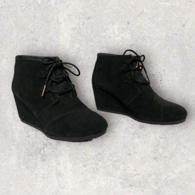 Women's Toms Black Suede Desert Wedge Ankle Bootie Heel Shoes Lace Up Size 