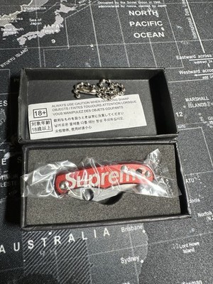 Supreme  / Spyderco  Bug  Knife Red SS26