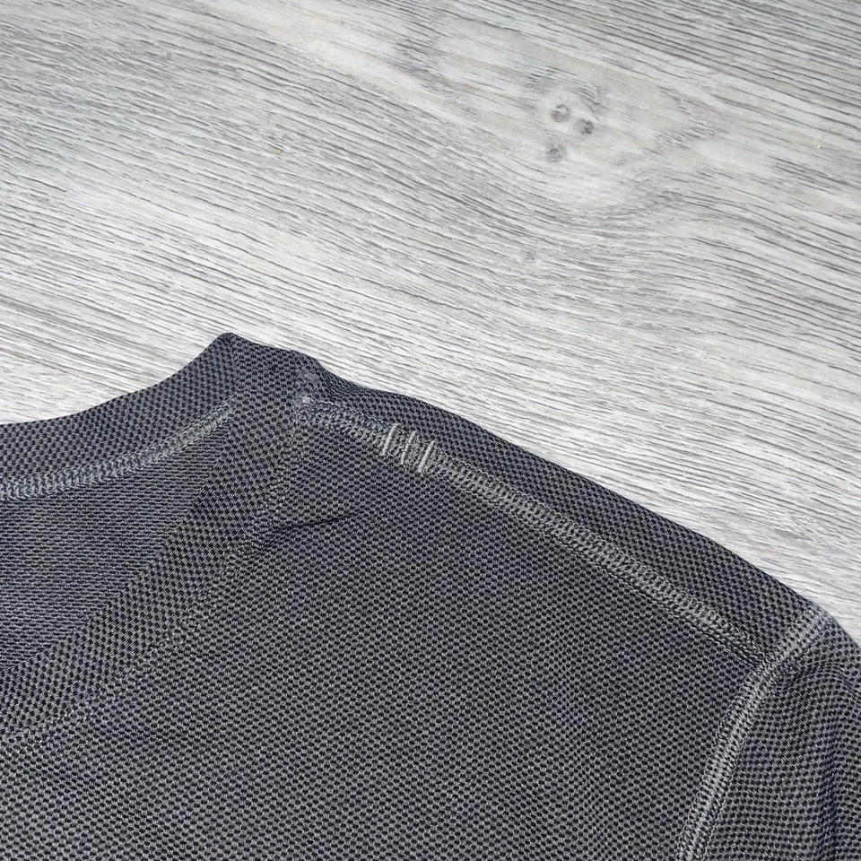 Lululemon R.A.D. Camisa de bolsillo para hombre grande? Reflectante de entrenamiento negro jaspeado Foto 4 de 4