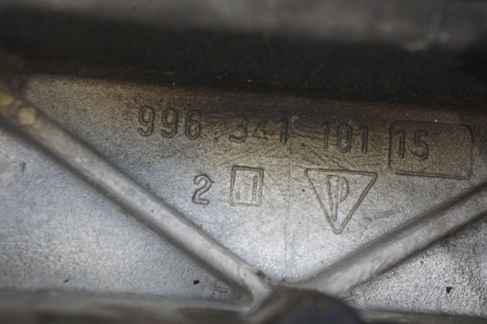 Base de subchasis delantera OEM 99634108130 Porsche 911 996 Carrera Cabrio 1999-2001 Foto 2 de 4