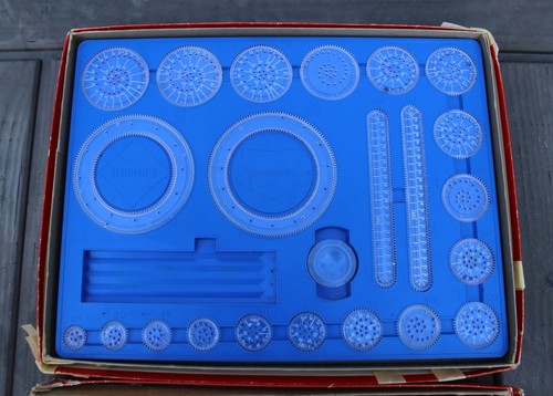 2 Vintage Kenner SPIROGRAPH Drawing Sets Toy + Extra Gears - Picture 4 of 10