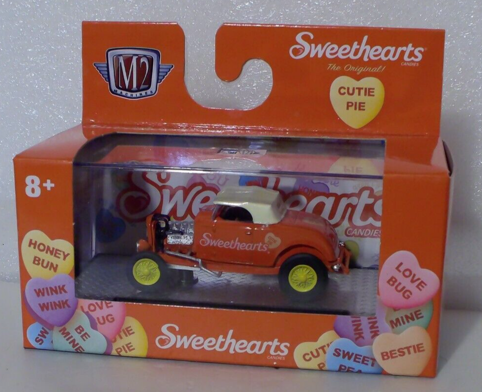 M2 Machines Sweethearts 1932 Ford Roadster 1:64 Diecast