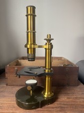 MICROSCOPE ANCIEN XIX e DOCTEUR ARTHUR CHEVALIER PARIS  DANS SON COFFRET