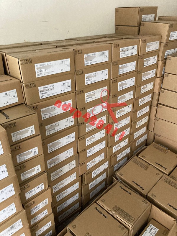 ONE NEW Panasonic SERVO MOTOR MHMF022L1V2