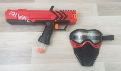 Nerf Rival Red XV-700 mit Nerf Maske.