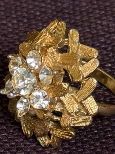 RARO anello cocktail vintage CORO tono oro strass FIRMATO regolabile - Foto 6 di 7