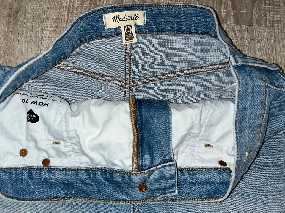 Pantalones cortos de mezclilla Madewell de tiro alto con dobladillo deshilachado cortado en lavado Glenoaks talla 32/14 Foto 2 de 3