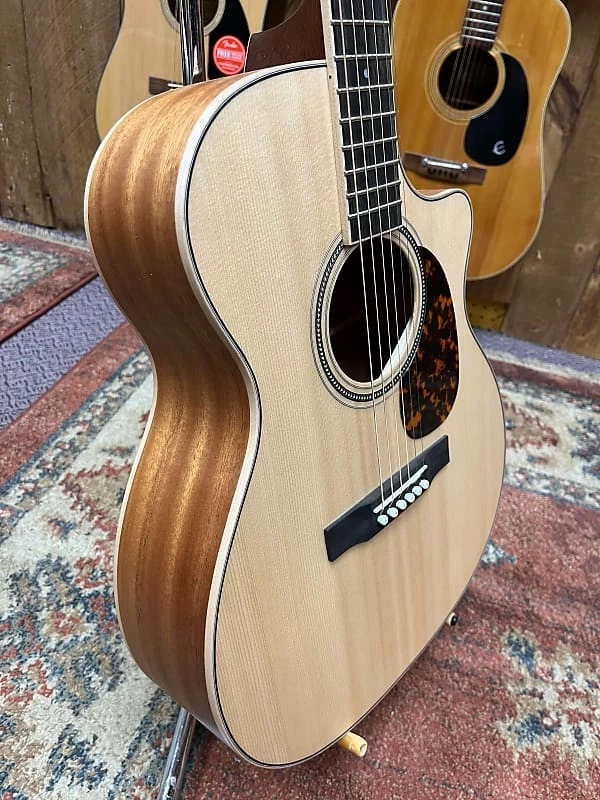 Larrivee OMV-03 - Satinado Foto 3 de 4