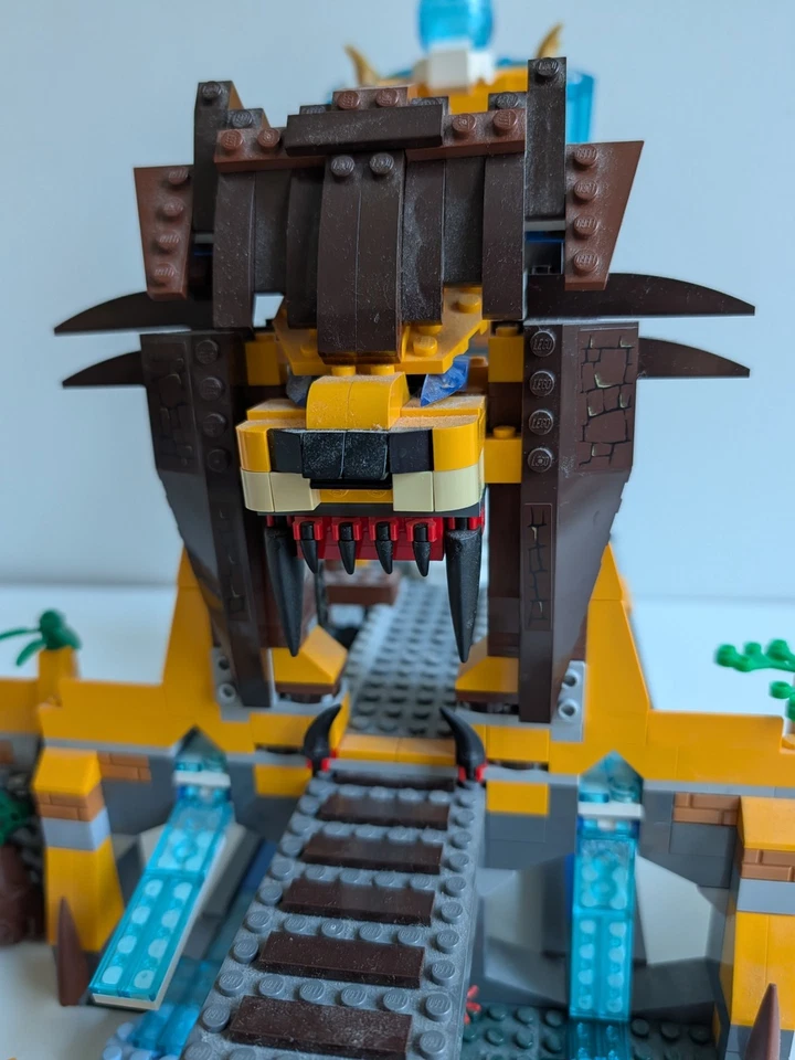LEGO LEGENDS OF CHIMA: The Lion Chi Temple (70010) - Image 3 of 4