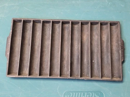 Vintage Griswold ERIE NO. 22 Cast Iron 11 Slot Corn Bread Stick Pan