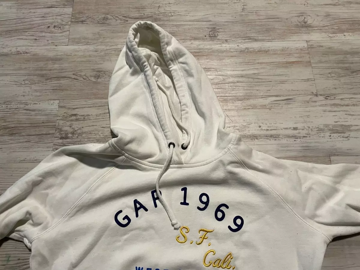 Gap hotsell white sweatshirt