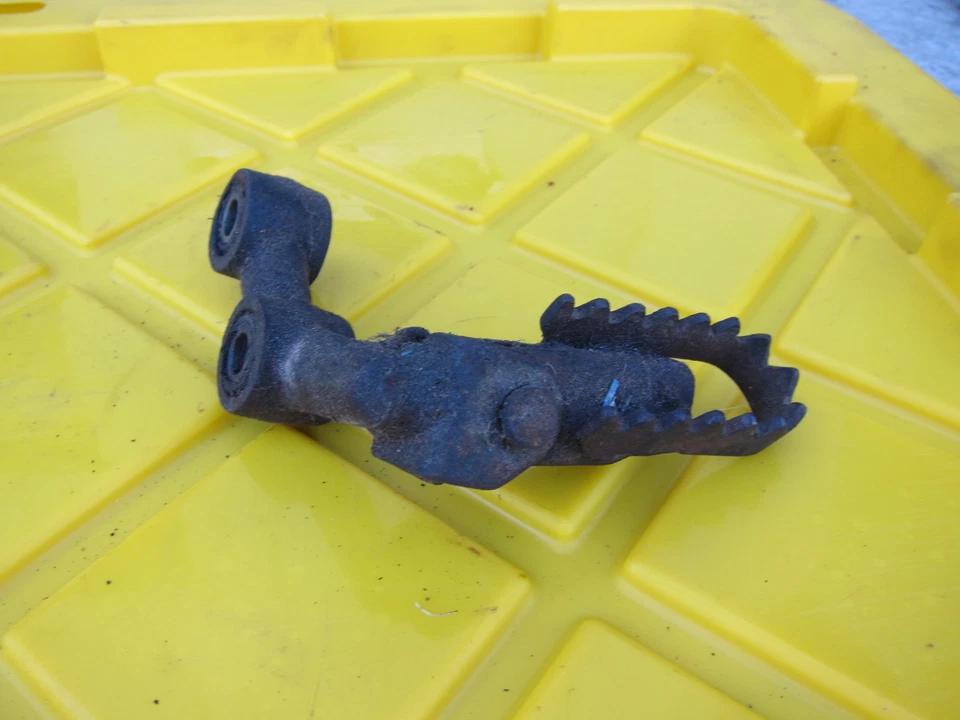 Suzuki DR370 1979 OEM reposapiés izquierdo clavija Foto 3 de 4