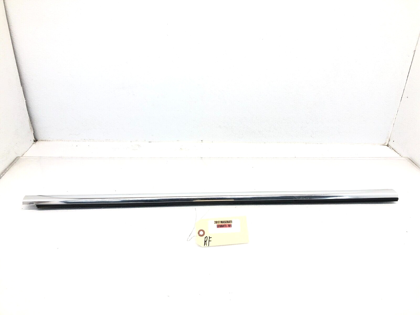 2017-2020 MASERATI LEVANTE RIGHT PASS FRONT DOOR WINDOW BELT MOLDING TRIM OEM