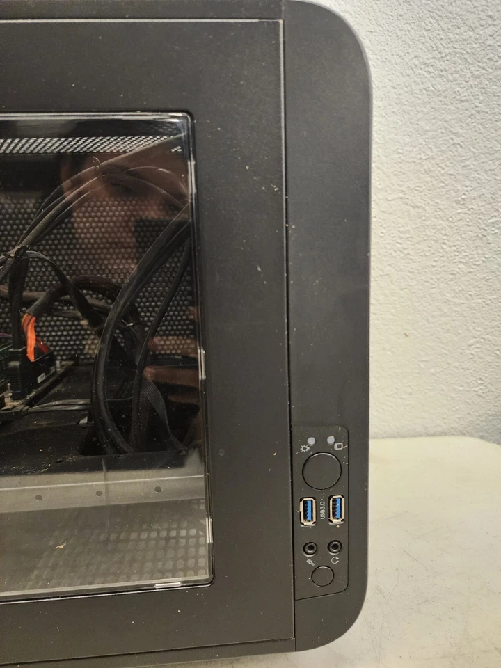 Thermaltake Core V21 Cube Gaming Computer Case W/ Asus GEFORCE GTX750 Ti . - Image 4 of 4