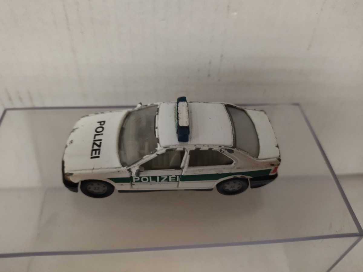 Miniature Siku 1/64 BMW 320i Police Allemande N°1352 – Occasion