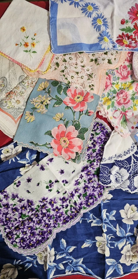 27 Mixed Floral Vintage Ladies Handkerchiefs - Image 2 of 4