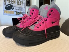Size 7 Ladies Pink Nike Boots