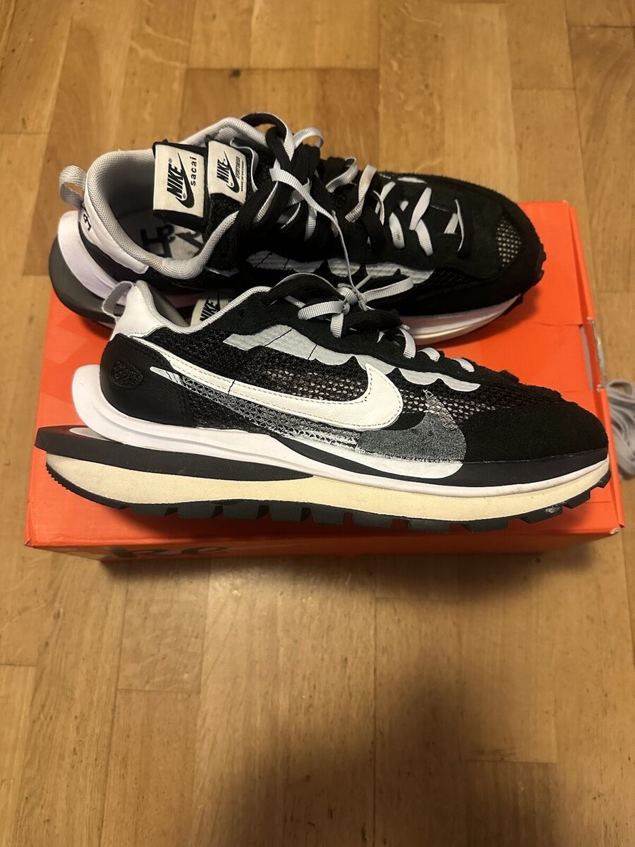 100% Authentic Men Nike VaporWaffle x Sacai Black White Size 100% Authentic Men Nike VaporWaffle x Sacai Black White Size