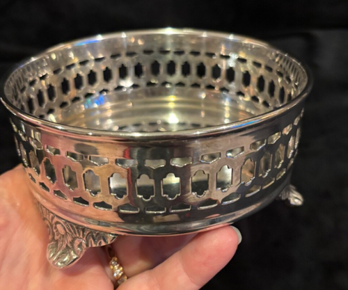Vintage International Silver Co. SilverPlate Wine Bottle Holder. 5 in x 2.5 in